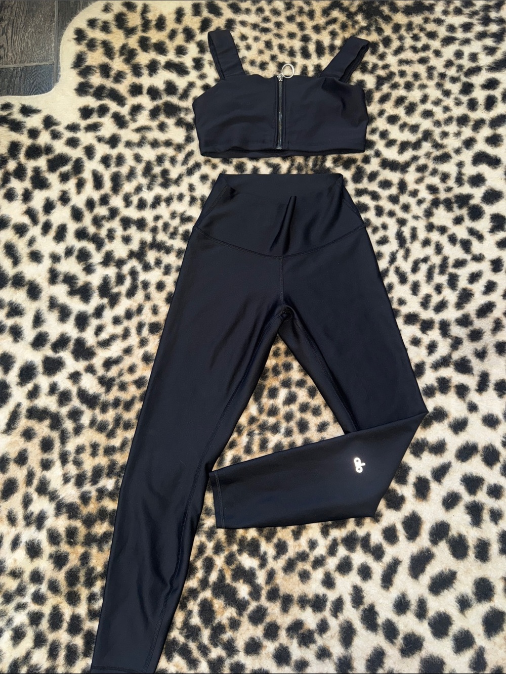 ALO Yoga Black High-Rise 7/8 Leggings with Zip-Front Sports Bra Set